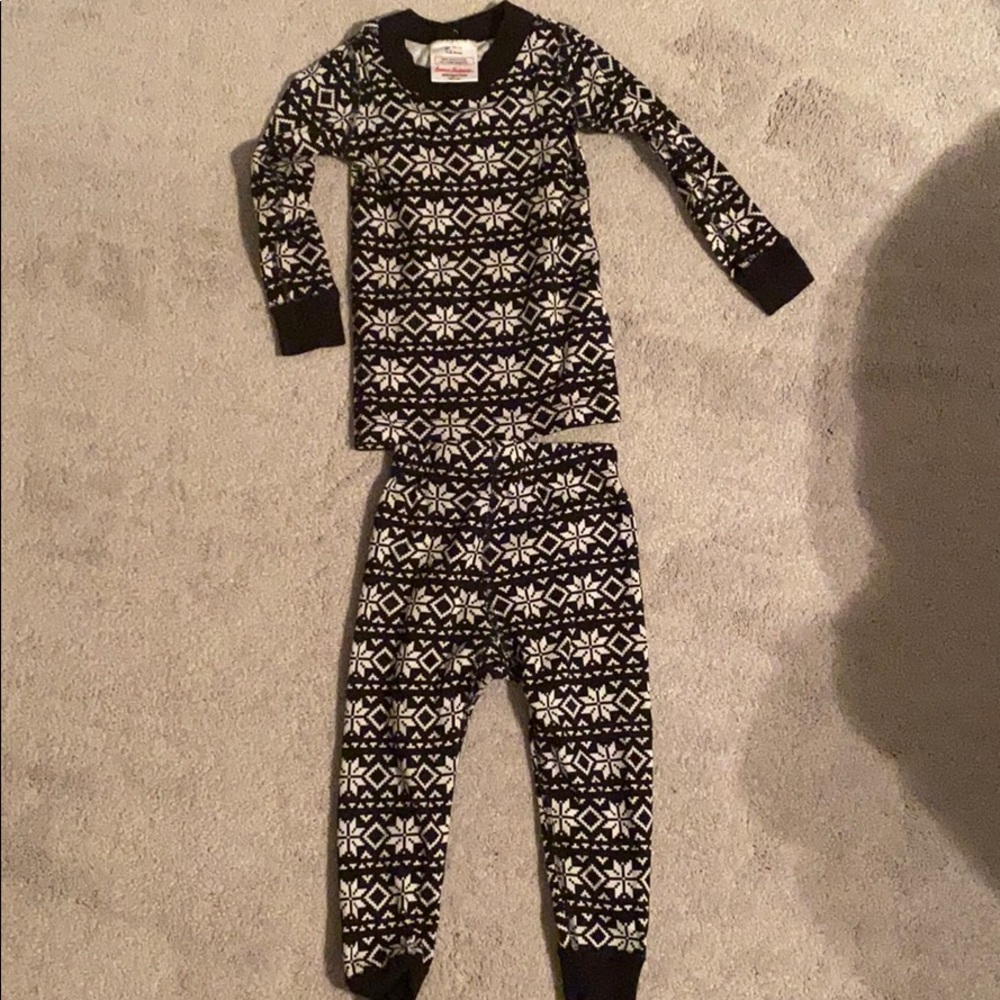 Hanna Andersson black and white snow flakes pj